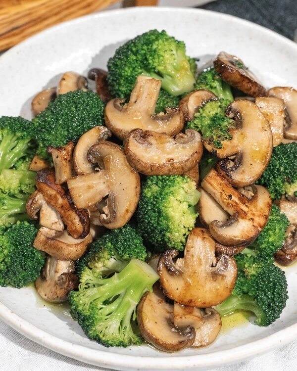 Simple Sautéed Mushroom and Broccoli Stir-Fry